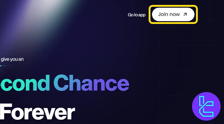 FundedElite homepage with a highlighted "Join Now" button to access the sign-up section